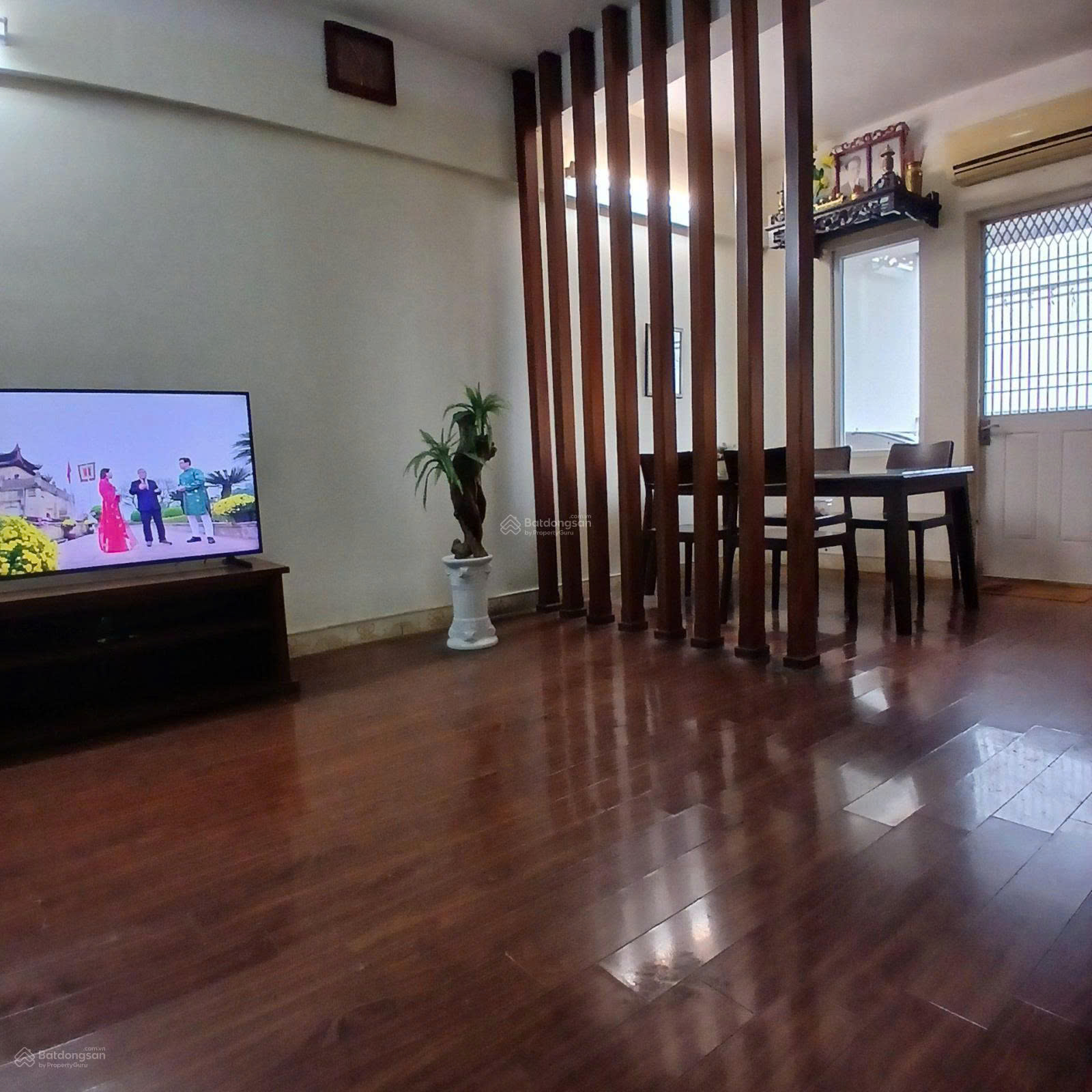 Chính chủ bán Chung cư căn góc 76 M2 - Nôi thất gồm 3 điêu hòa, Quạt, Máy giặt - KĐT Việt Hưng