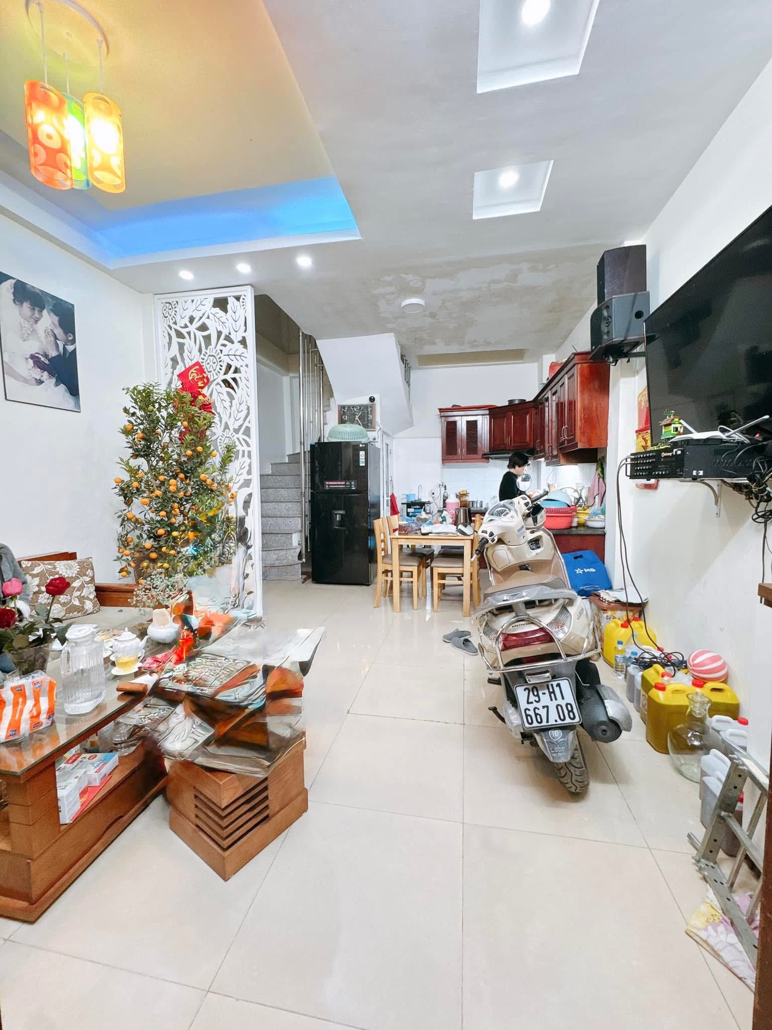 SIÊU PHẨM 5 TẦNG - VIP CẦU GIẤY , HÀNG XÓM BA ĐÌNH - LÔ GÓC - TÂY HỒ - NGAY NGÃ NĂM BƯỞI.