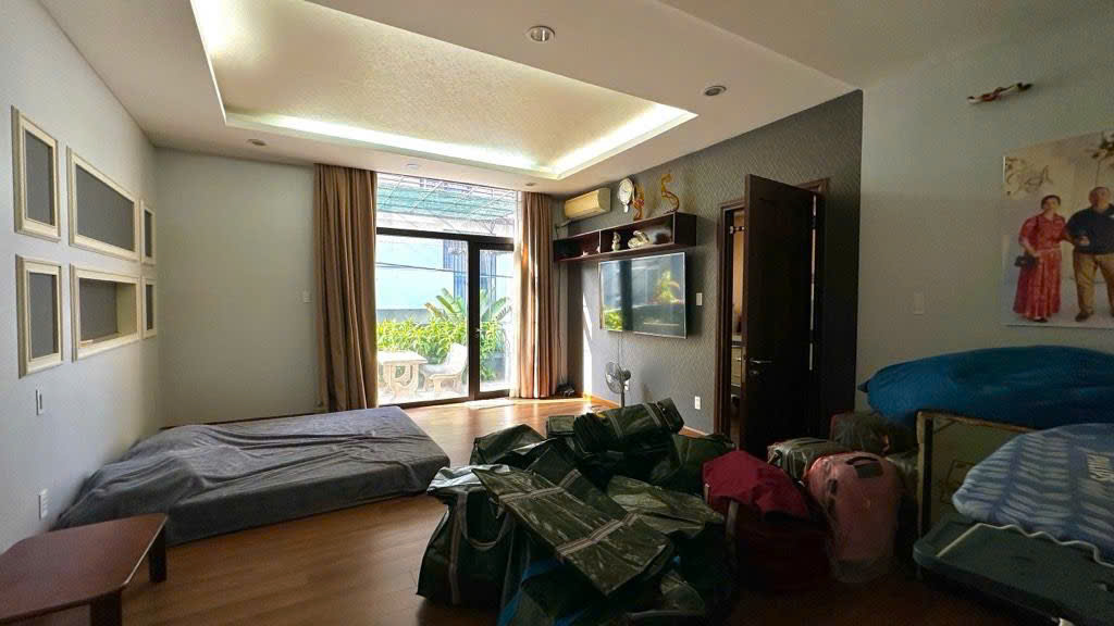 ĐẲNG CẤP SỐNG THƯỢNG LƯU - BIỆT THỰ KIỀU ĐÀM TÂN HƯNG Q7 - 175m2 - LÔ GÓC 2 MẶT TIỀN - SÂN ĐẬU 3 XE HƠI - GIÁ 24 TỶ THƯƠNG LƯỢNG