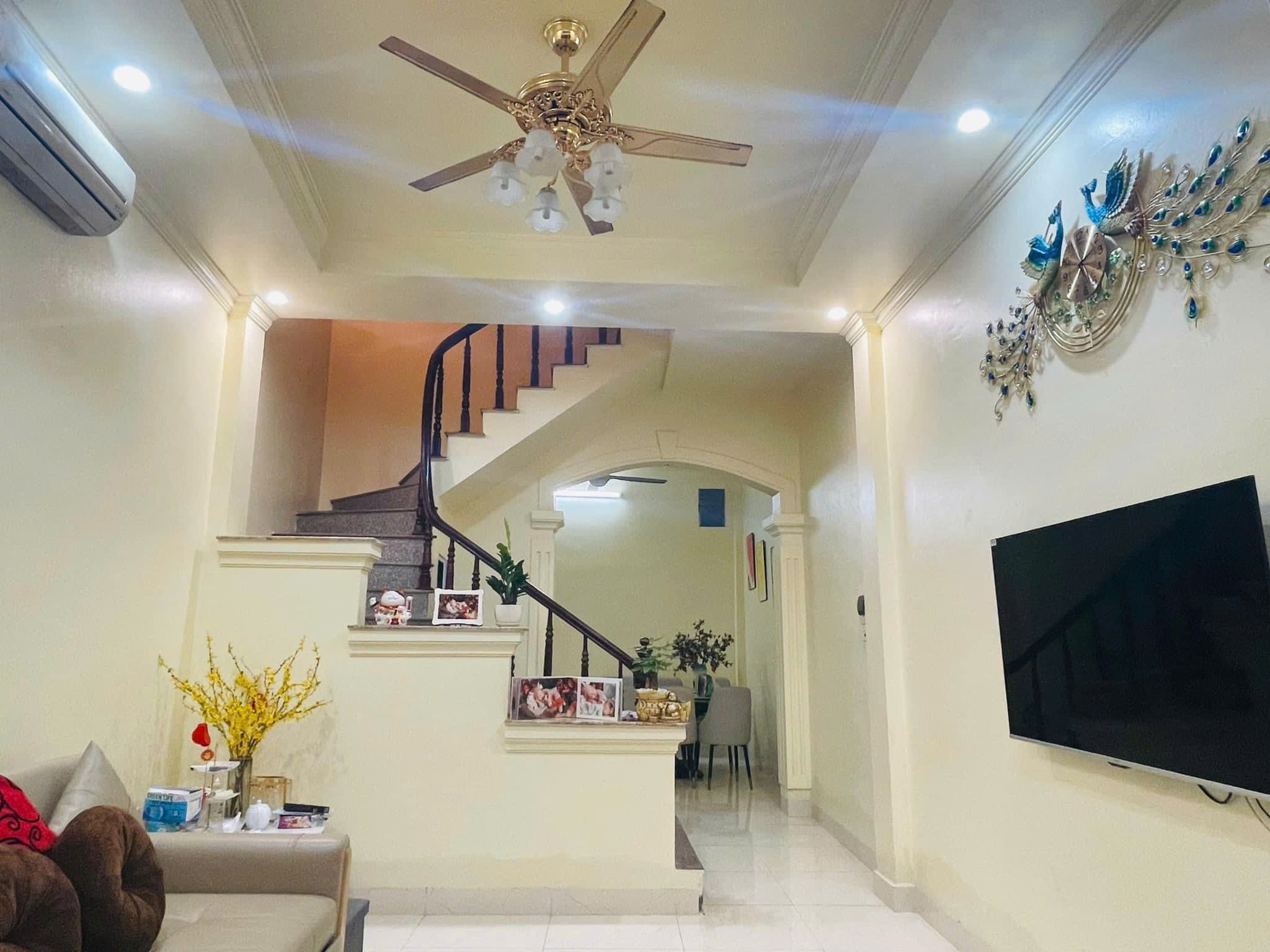 BÁN NHÀ NGỌC THUỴ, GIÁ CHỈ 6.18 TỶ - NHÀ XÂY KIÊN CỐ, THIẾT KẾ HIỆN ĐẠI, ĐỦ CÔNG NĂNG.