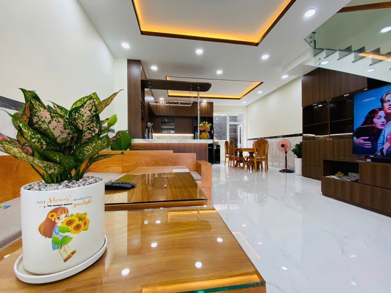 Nhà đẹp phố Phúc Tân-Hoàn Kiếm-Hà Nội, 4 tầng, ô tô đỗ cửa, sân cổng, ba bước tới hồ Hoàn Kiếm