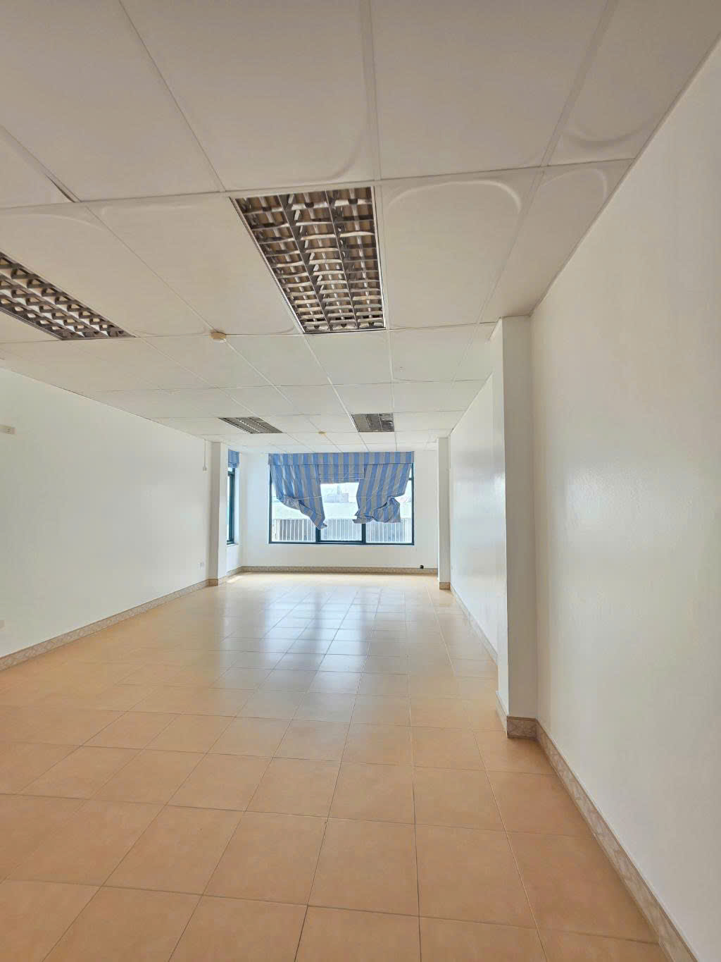 CỰC PHẨM  BA ĐÌNH - TÒA NHÀ 10 TẦNG - 2 MẶT THOÁNG - SỔ VUÔNG NỞ HẬU.