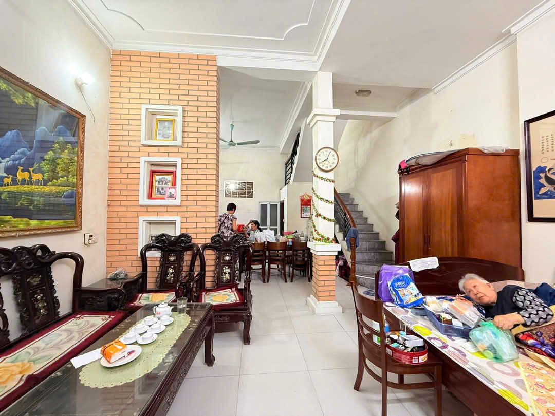 bán nhà mỹ đình , ngõ thông, mặt tiền rộng thênh thang . Xây CCMN cực đỉnh 50m x 3 tầng. Giá 11,6 tỉ