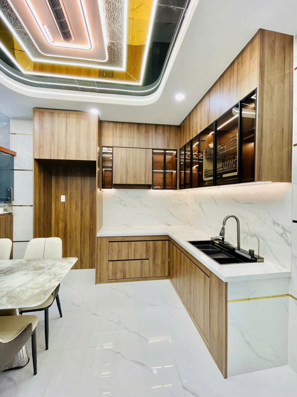 Hẻm 2/ - Đường 8M - BÌNH TÂN - Căn Góc - Nhà Mới - Gần Chợ,Trường Học,Siêu Thị - 52M2 - 5 TẦNG - 8 TỶ NHỈNH