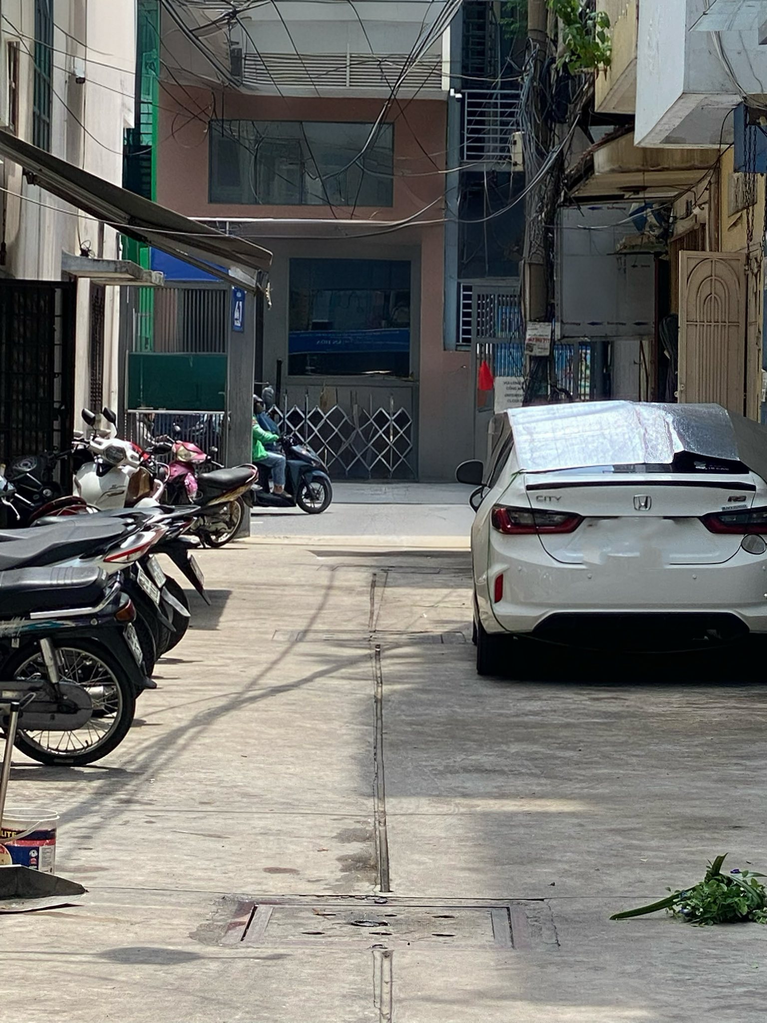 NHÀ ĐẸP HẺM XE HƠI ĐƯỜNG TRẦN KHẮC CHÂN Q1- 3 TẦNG KO QUI HOẠCH GẦN CHỢ TÂN ĐỊNH ,