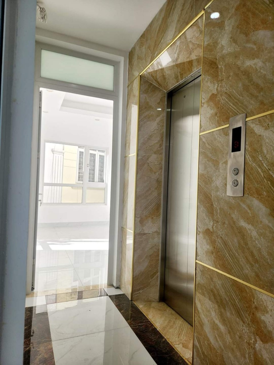 Nhà mình cho thuê Nhà VP, Nhà Hàng, KD, Phố Thái Hà; vỉa hè 114m2* 5T- 45 Tr