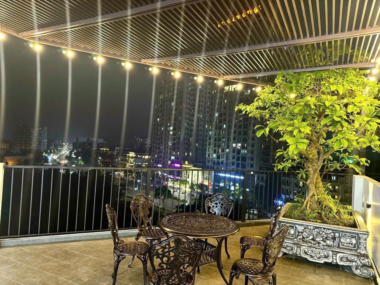 Bán nhà mặt phố Hồng Tiến – 2 mặt thoáng vĩnh viễn, có bể bơi trong nhà, vị trí siêu đắc địa, dt 76m, mt 8m, giá 38 ty 600 triệu