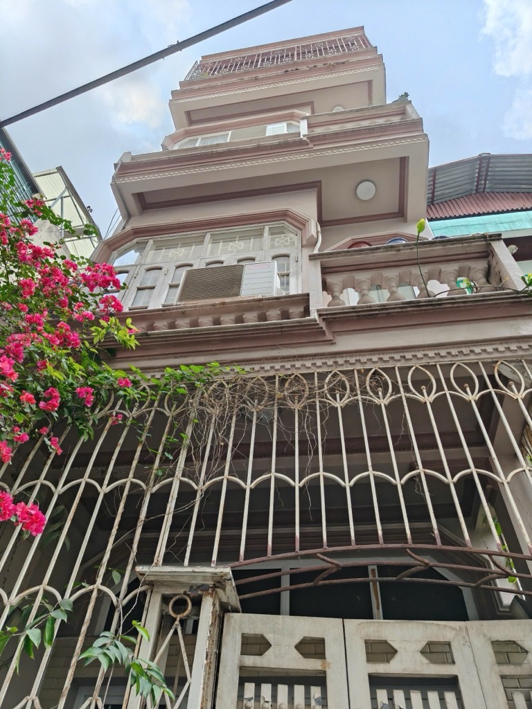 Hào Nam 52m, gần Hồ, ngõ rộng, sổ đỏ vuông ắn, nhiều tiện ích