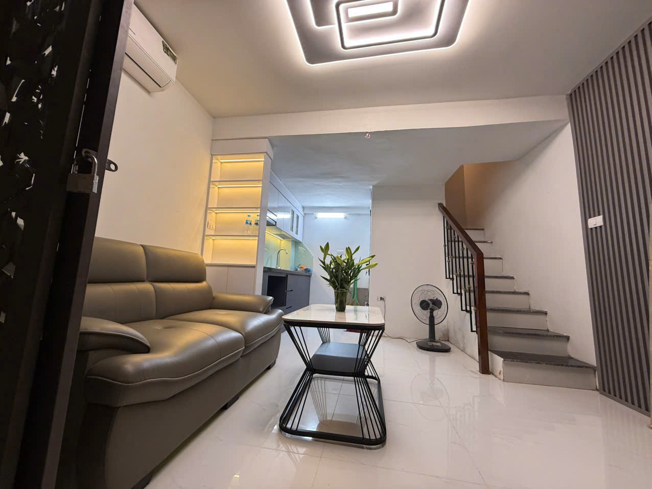 Bán nhà phố Tương Mai Hoàng Mai 30m 5 tầng 3 ngủ