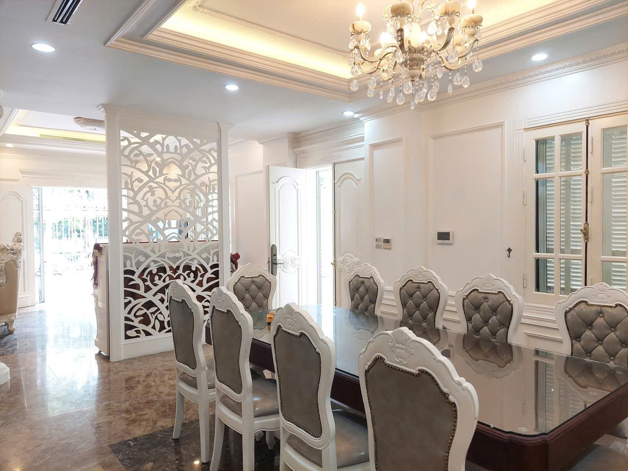 BÁN SIÊU BIỆT THỰ NGHỈ DƯỠNG – ĐẲNG CẤP THƯỢNG LƯU – VIEW CÔNG VIÊN – SÂN VƯỜN, BỂ CÁ KOI, THANG MÁY XỊN

???? Biệt thự Việt Hưng  241m² (XD 106m²)  4T  MT 15m  68 tỷ – Long Biên