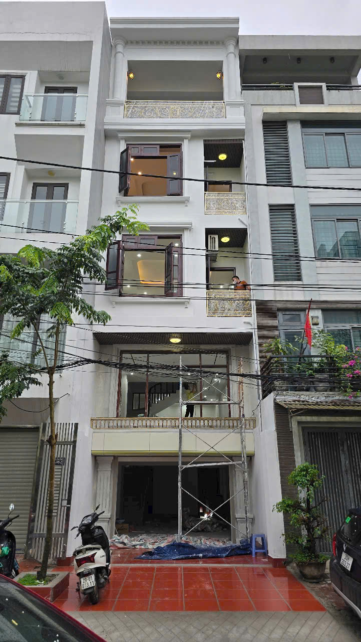 Bán nhà riêng tại ngay QL32 Lai Xá, 14,6 tỷ, 67m2, 6PN + 4WC + 5 tầng