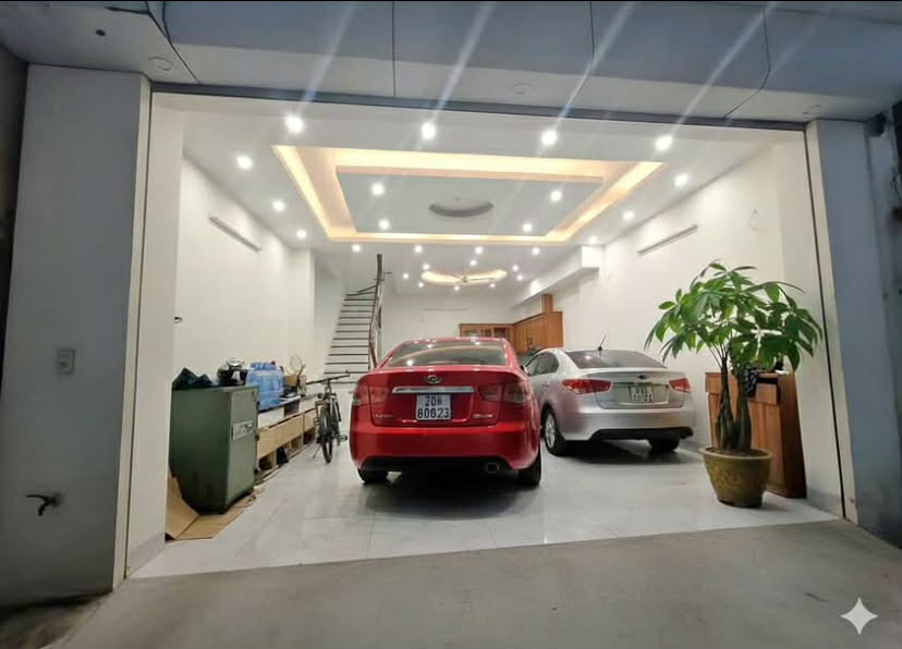 HIẾM LẠC LONG QUÂN- Ô TÔ 16 CHỖ PHI QUA NHÀ- DT 55M2, 5 TẦNG- PHÒNG XÔNG HƠI- Ô CHỜ THANG MÁY- HƠN 17 TỶ