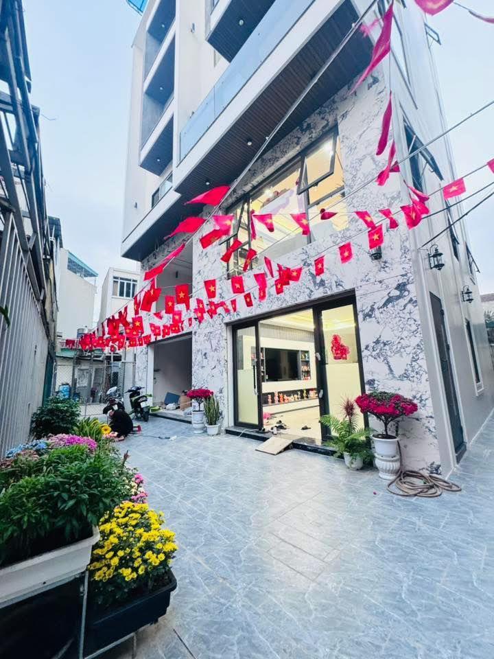 NHỈNH 11 TỶ CÓ CĂN NÀO NGON HƠN 50M2 6T PHỐ THẠCH BÀN LONG BIÊN, MORING ĐỖ CỬA