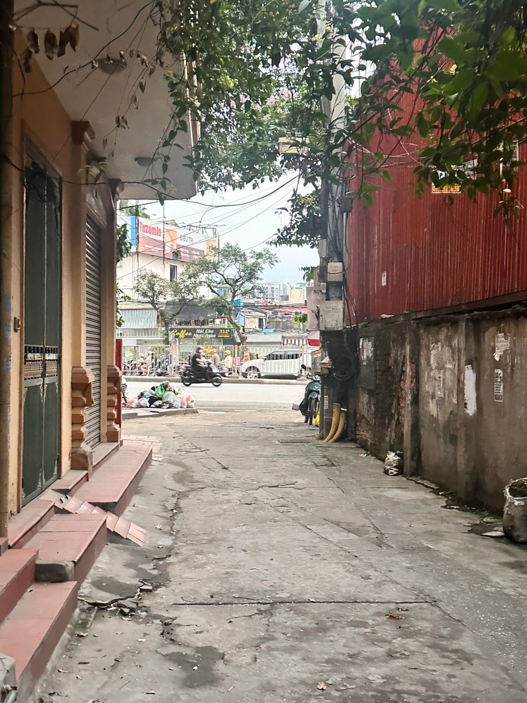 NHÀ ĐẸP - VỊ TRÍ VÀNG GẦN GIẢI PHÓNG – Ô TÔ 5M 30M2 GIÁ 5.1 TỶ