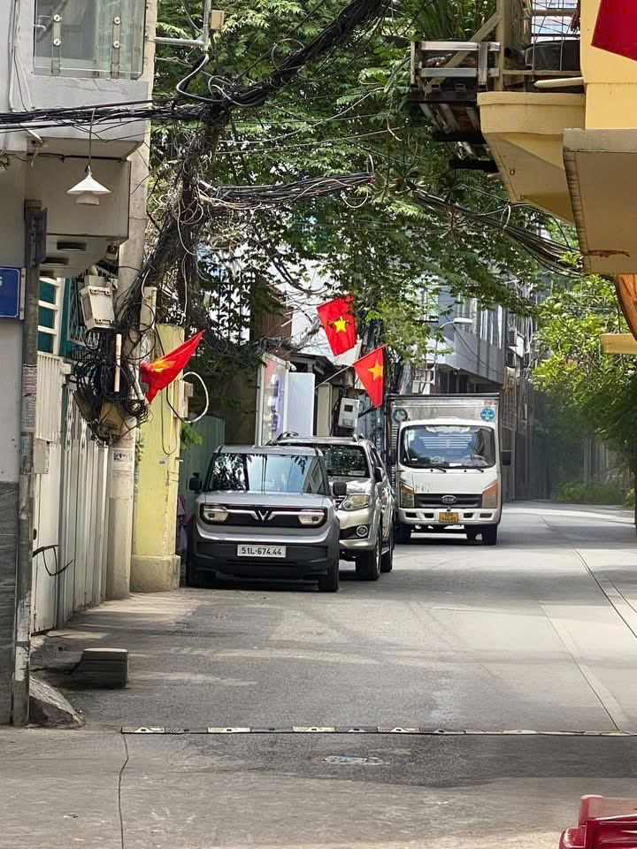 BÁN NHÀ CHÍNH CHỦ NGAY ĐINH TIÊN HOÀNG - PHAN NGỮ Q1 - HẺM XE HƠI KHU BUÔN BÁN SẦM UẤT
