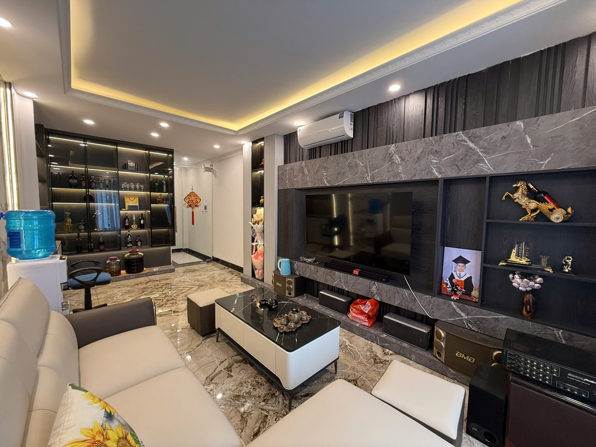 Chủ Cần Bán Gấp Nhà Phố Giang Biên, Long Biên 6 Tầng Full Nội Thất, Ô Tô Đỗ Cổng Chỉ 5.99 Tỷ
