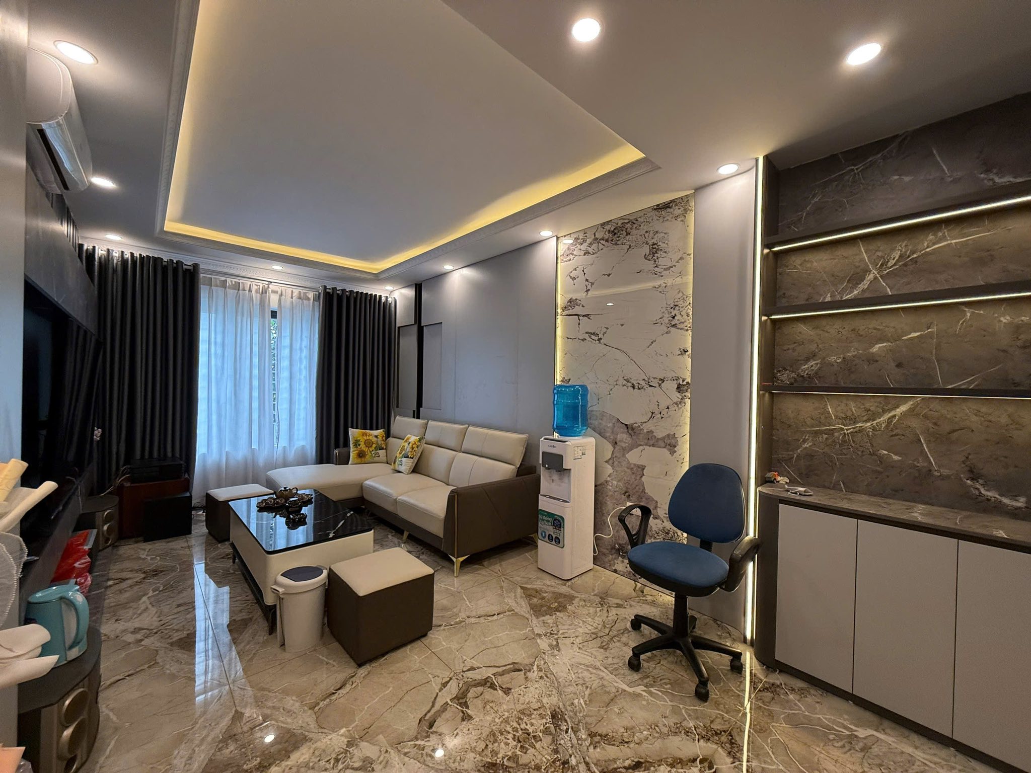 Chỉ 5.99 Tỷ, Sỡ Hữu Ngay Nhà Phố Giang Biên, Long Biên 6 Tầng Full Nội Thất, Ô Tô Đỗ Cổng