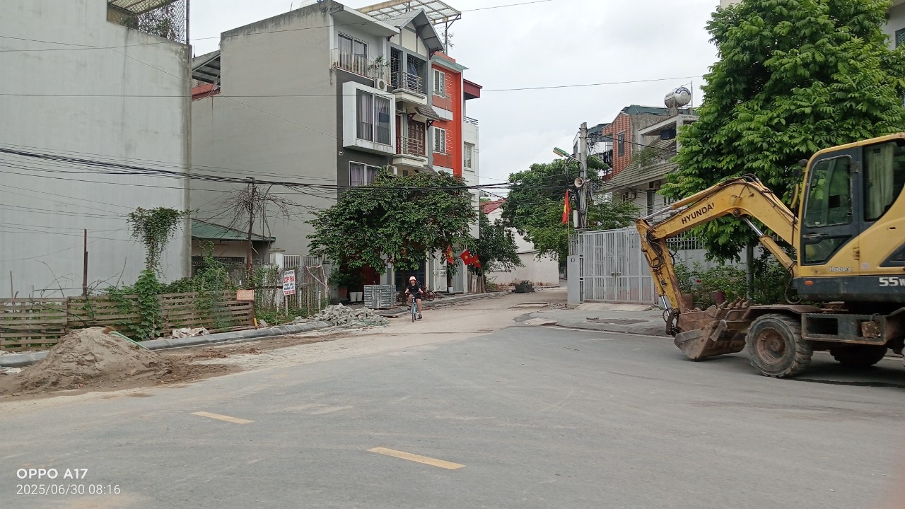 BÁN LÔ ĐẤT TÁI ĐỊNH CƯ NGỌC THỤY – DUY NHẤT 1 LÔ – VIEW HỒ – ĐƯỜNG 22M – GIÁ HƠN 32 TỶ ????

???? Vị trí đẹp – Giao thông thuận tiện – Cơ sở hạ tầng hoàn chỉnh

Diện tích: 90m²

Mặt tiền: 5m

Đường trước nhà: 22m, rộng rãi, thông thoáng

View hồ