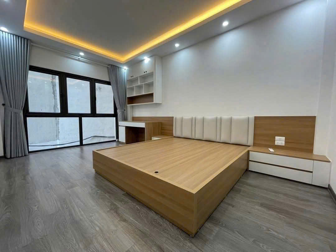 ???? SIÊU PHẨM HOA LÂM - THANG MÁY - NGÕ THÔNG - HIẾM NHÀ BÁN ????
???? Diện tích: 62m² – 6 tầng – 5PN – Giá: 13.9 tỷ
???? Vị trí đắc địa: Gần ngã tư Nguyễn Văn Cừ – Ngô Huy Tự, khu vực tiện ích đồng bộ
