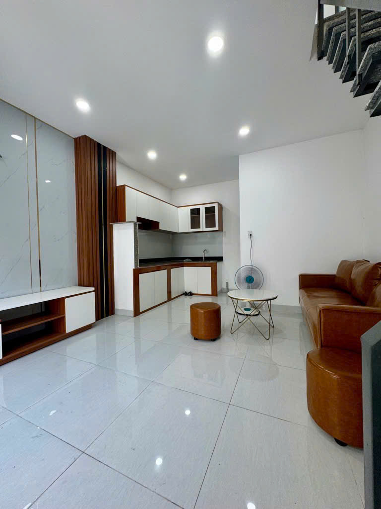 Bán Nhà Gần QL1A, 2 Tầng,Tặng Full Nội Thất, Giá Chỉ 2,4 Tỷ