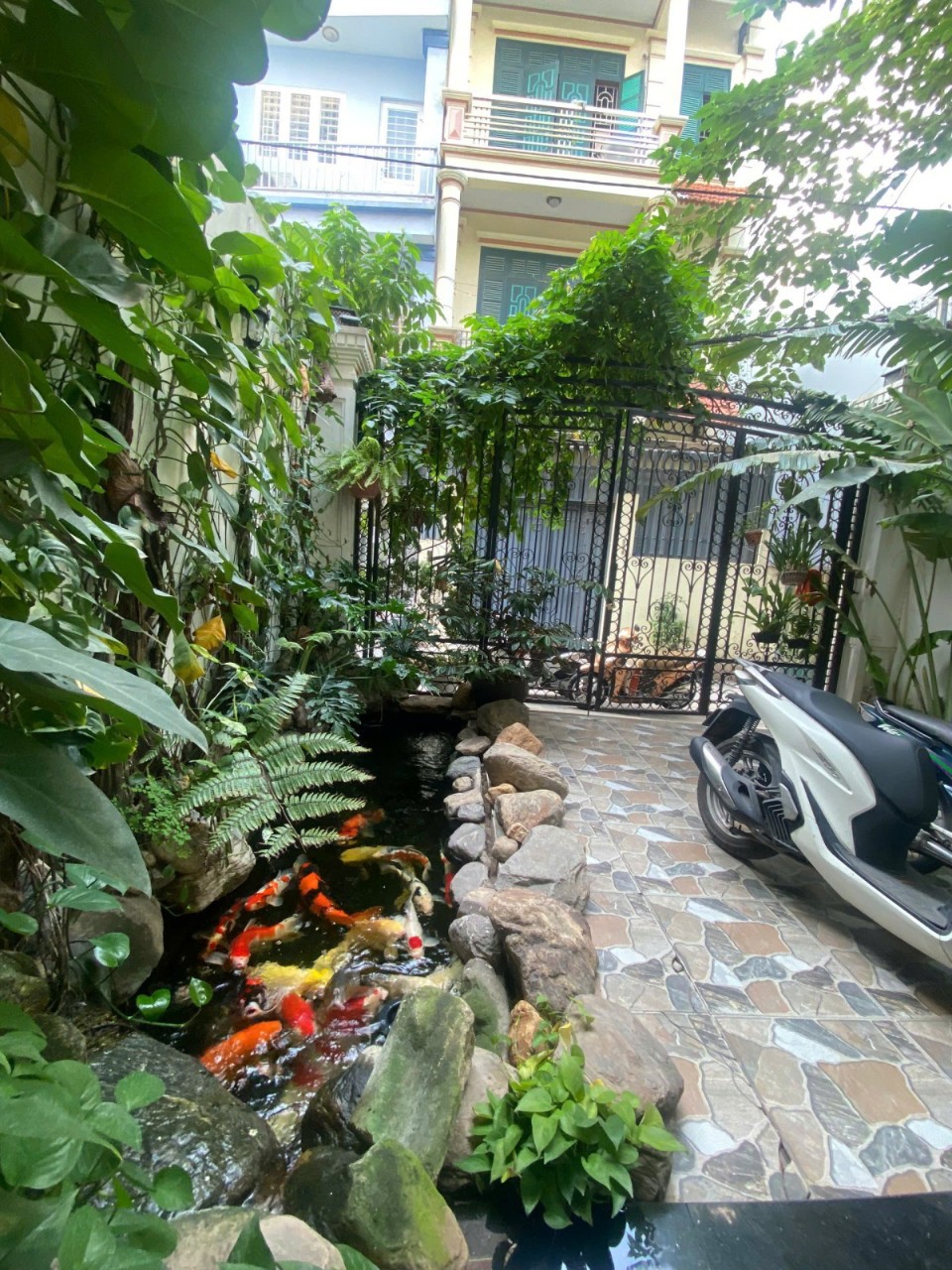 BÁN NHÀ PHỐ HỒNG TIẾN – 183M², 7 TẦNG, CÓ THANG MÁY – GIÁ HƠN 40 TỶ, SÂN VƯỜN TIỂU CẢNH