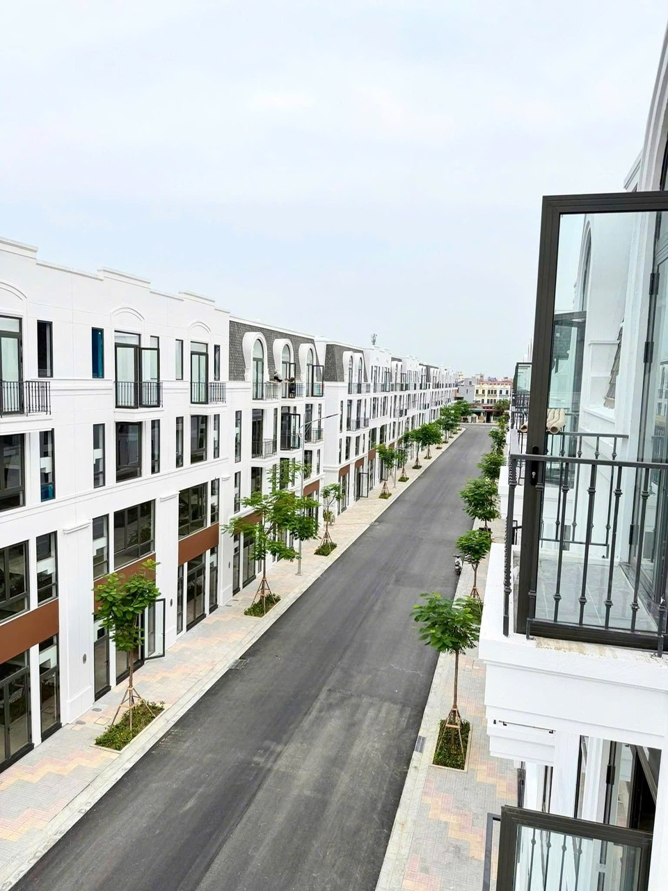 BÁN LIỀN KỀ 4.5 TỶ ,THỦY NGUYÊN  HẢI PHÒNG ,62M2: Ở SƯỚNG - KINH DOANH TỐT - DÒNG TIỀN KHỦNG 0566.194.952