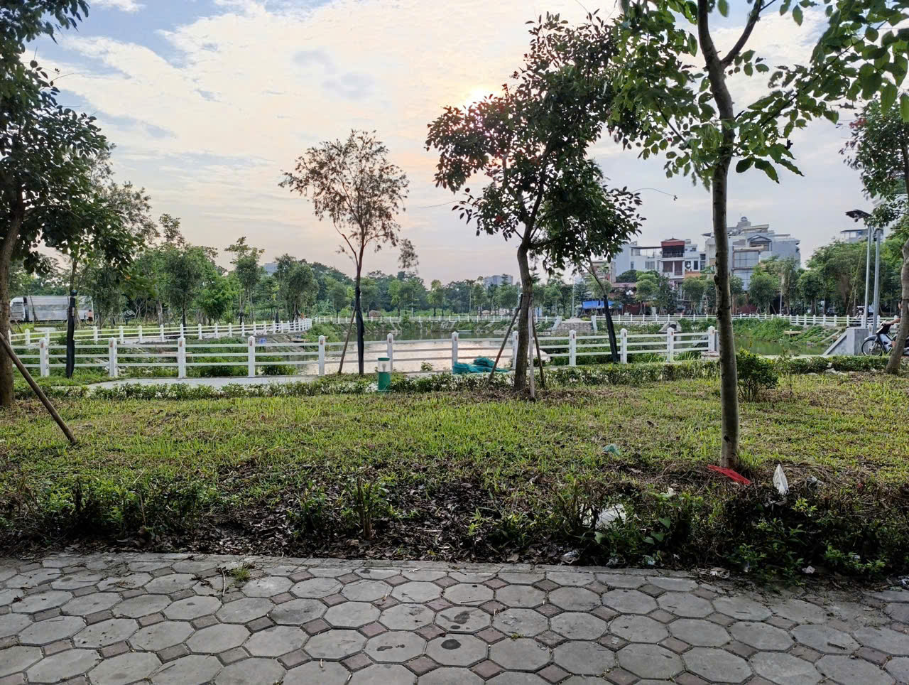 ĐẤT ĐẤU GIÁ THANH AM – 2 MẶT TIỀN – VỈA HÈ 2 BÊN – Ô TÔ TRÁNH ????
???? Thanh Am, Long Biên – 98m² – MT 4.1m – Giá 15.5 tỷ