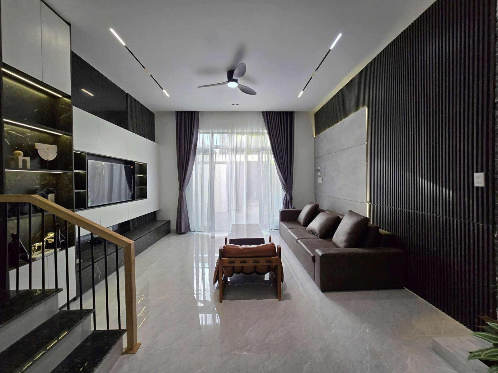 ???? Nhà 3 Tầng Hiện Đại Hòa Xuân – Full Nội Thất Cao Cấp, Giá 8.1 Tỷ ????