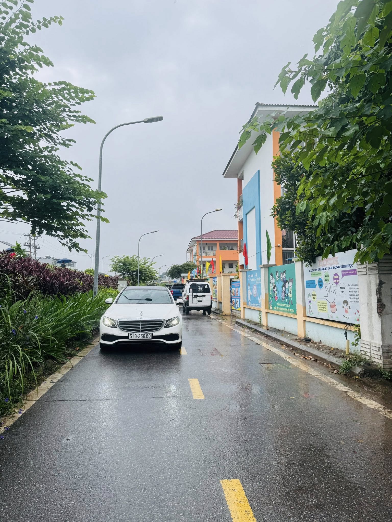 Nhanh Lên Khách Ơi. Đất Hiếm Mặt Phố Ngọc Thụy 370m2, MT 9m, Sát Trường, Cạnh Chợ - 45 Tỷ