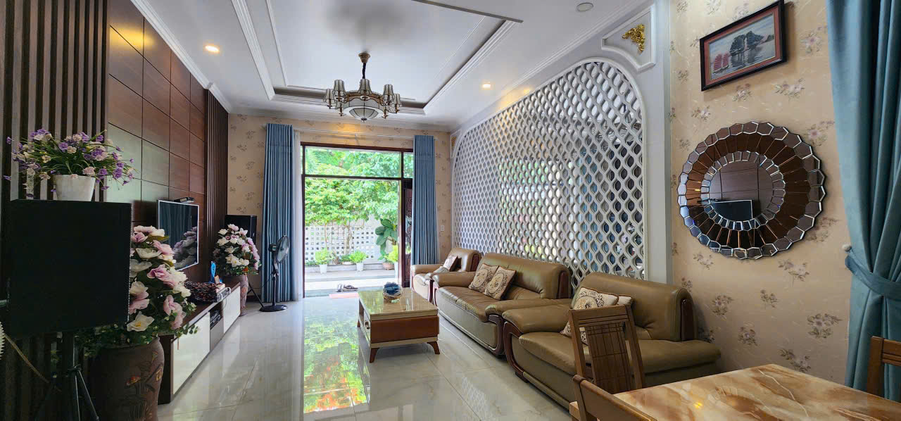 BÁN BIỆT THỰ -C1 – VĨNH ĐIỀM TRUNG, NHA TRANG Góc đường Nguyễn Hữu Xuyến Giá: 20,5 tỷ lh e để đi xem nhà