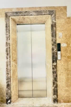 Tôi cho thuê nhà hai cửa đi, mới, Hoàng Cầu, 100m2x 4T vỉa hè 30 Tr