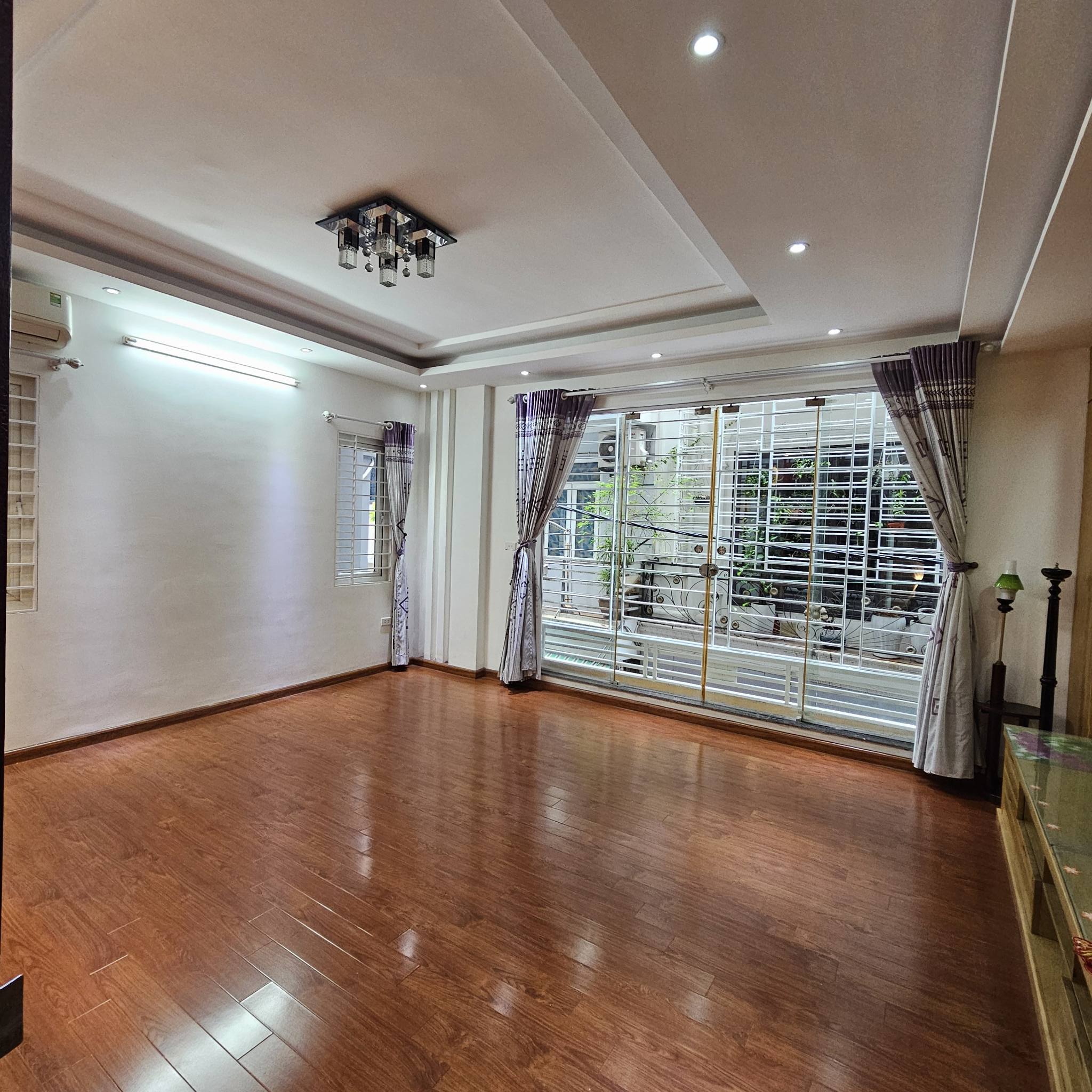 Nhà Đẹp 5 Tầng Lô Góc Hoàng Hoa Thám, Ngọc Hà, Ba Đình,Hà Nội - 52mv MT 5m - Giá 14.3 Tỷ