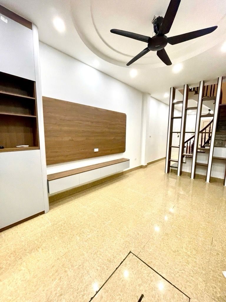 Siêu hiếm!! Bán nhà Cổ Linh - dân xây - full nội thất - gần ô tô - 38m 4 tầng chỉ 7 tỷ