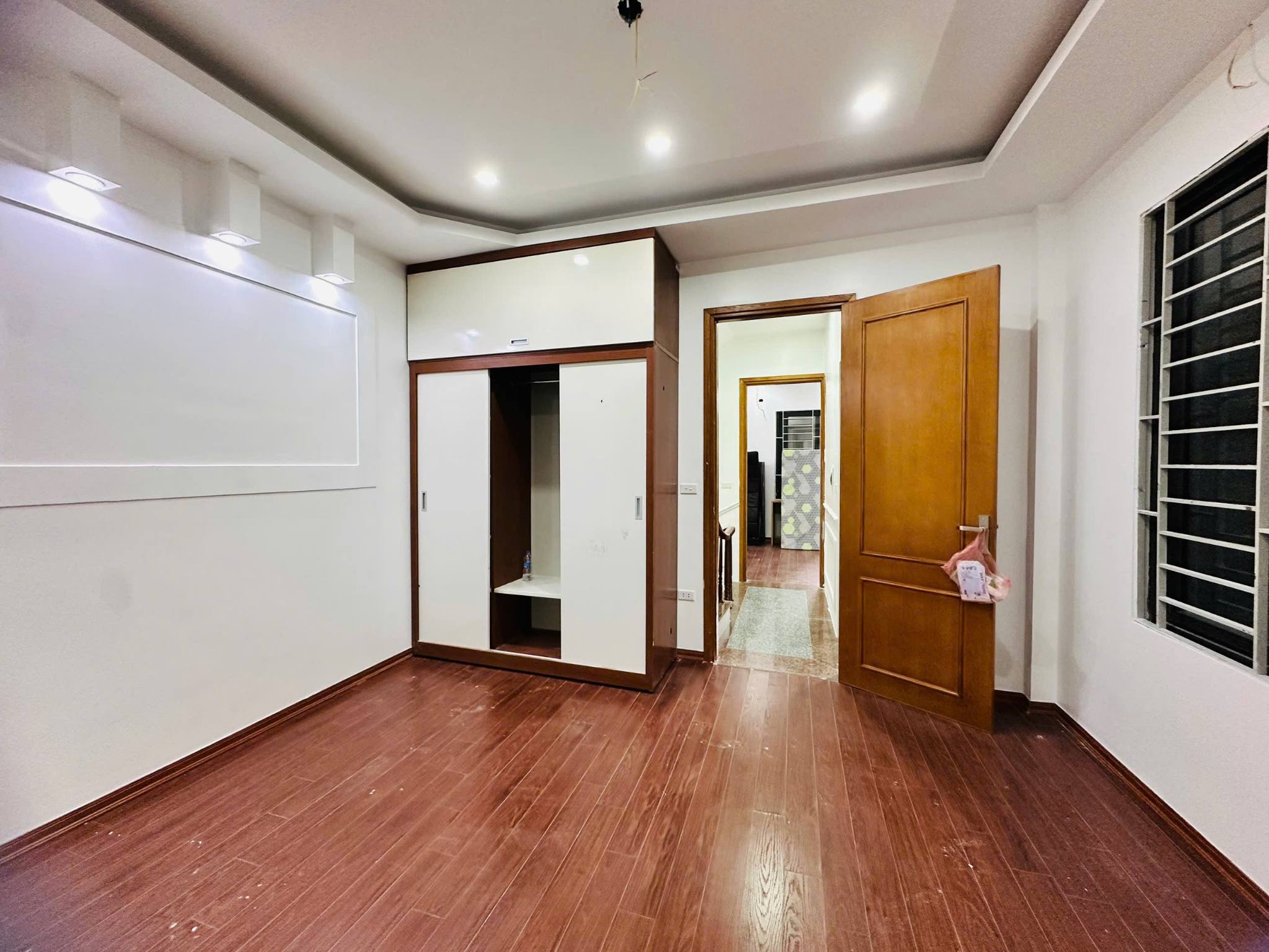 Bán Nhà 5 Tầng Ngõ Thụy Khuê, Tây Hồ, 3 Thoáng. Diện tích 50mv. Mặt tiền 4m. Giá 9,99 tỷ