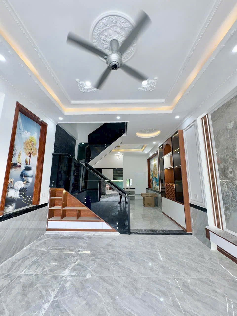 Bán nhà 2 Tầng 136m2 P.Biên Hòa,SHR đường 2 xe hơi thông,buôn bán tốt