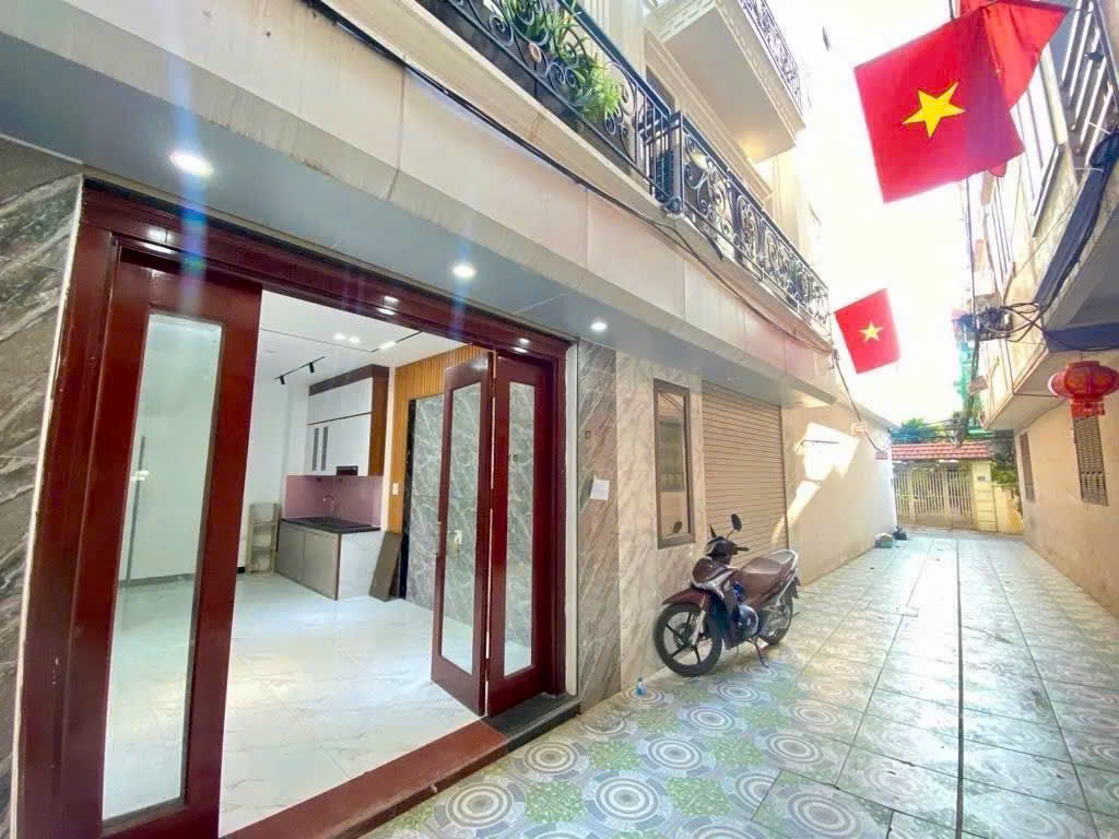 Phố Tân Thuỵ  DT 30m - MT 4,65m  Hàng xóm Vinhomes  Oto vào nhà  Chỉ 7,x tỷ