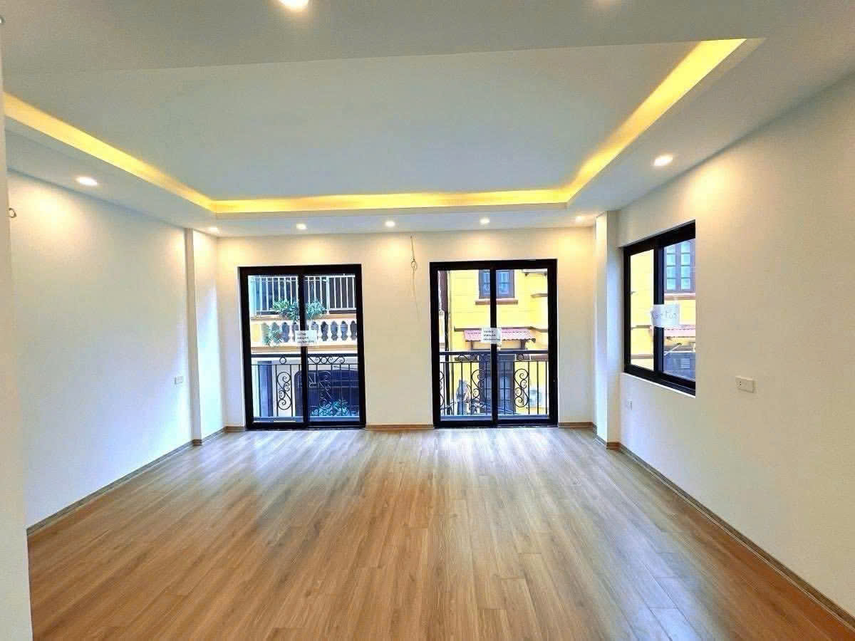 MẶT NGÕ KINH DOANH - VIEW HỒ - LÔ GÓC 3 MẶT NGÕ - GARA Ô TÔ - THANG MÁY-- ĐẲNG CẤP-Hoàng Quốc Việt 55m , 5T, MT5.2m,