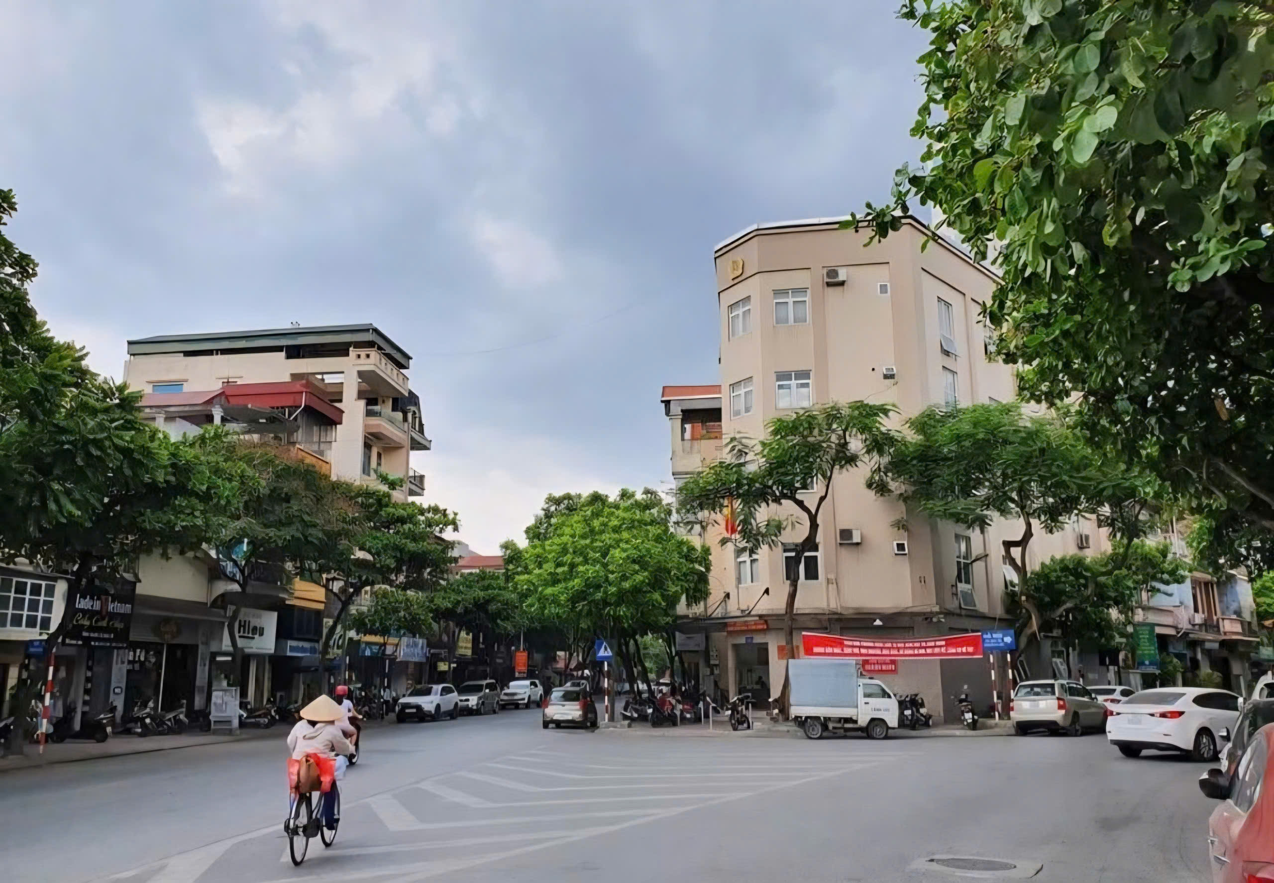 BÁN NHÀ PHƯỜNG BỒ ĐỀ DT 50M 4 TẦNG, NGÕ RỘNG Ô TÔ 7 CHỖ QUA NHÀ CHỈ 7.5TỈ