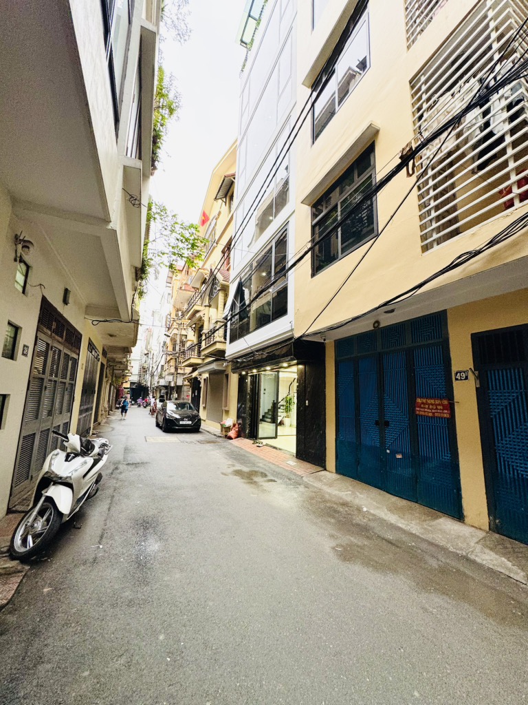 69 Hoàng Văn Thái, tòa lâu đài trắng, vượng khí thăng hoa, gara ô tô
