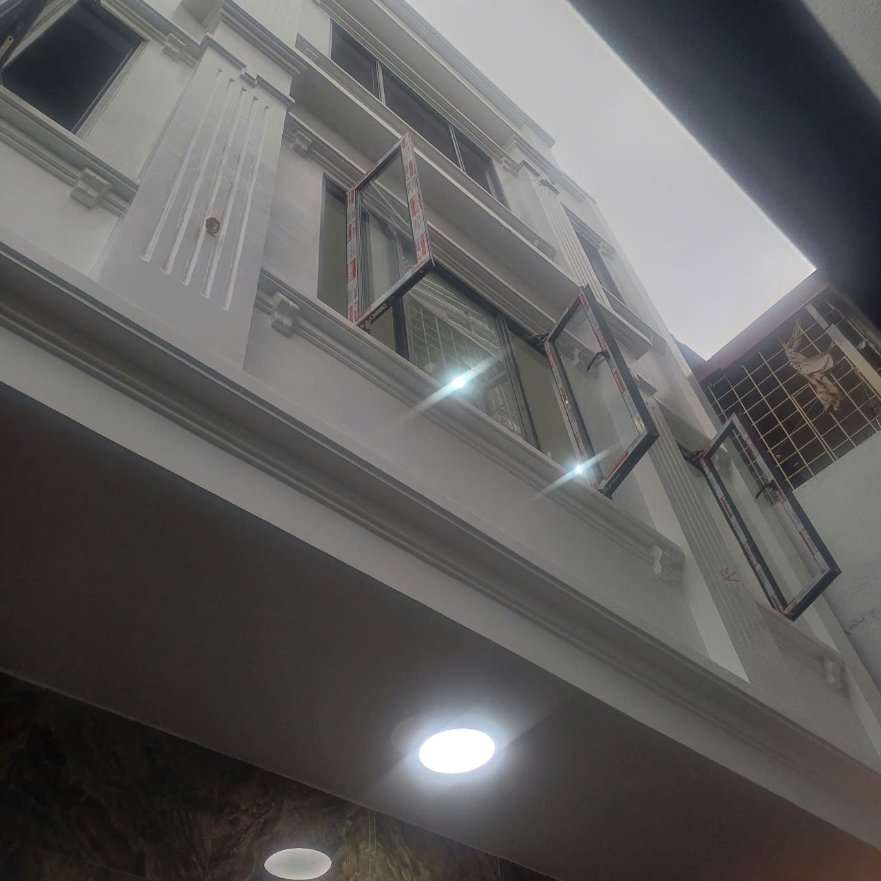 Bán nhà đẹp, giá tốt nhất phố Lương Khánh Thiện - Trung tâm Hải Phòng, ngõ nông, ô tô đỗ cửa mấy bước chân ( Đang Hoàn Thiện )