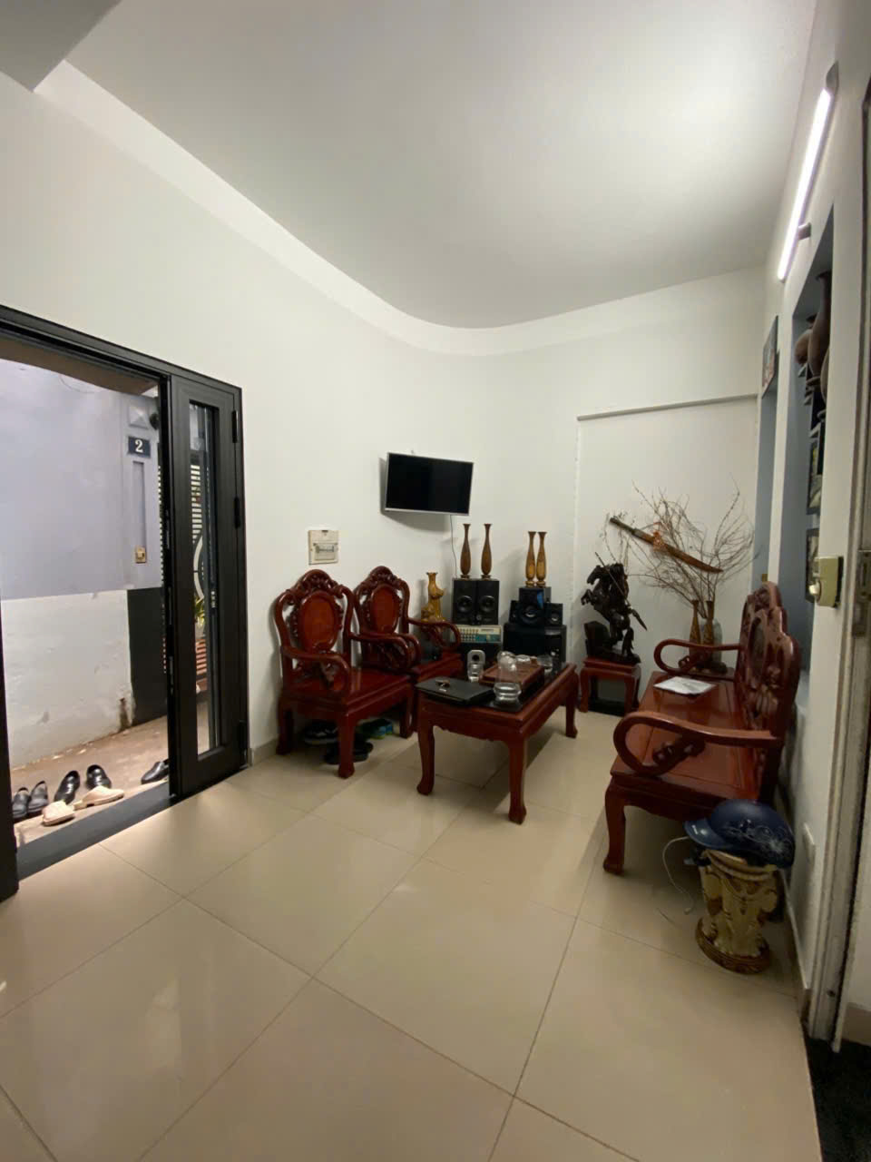 ???? Bán nhà Ngọc Lâm – Long Biên – 9.7 tỷ
Diện tích: 67m²  4 tầng  5.6m mặt tiền  Lô góc thoáng