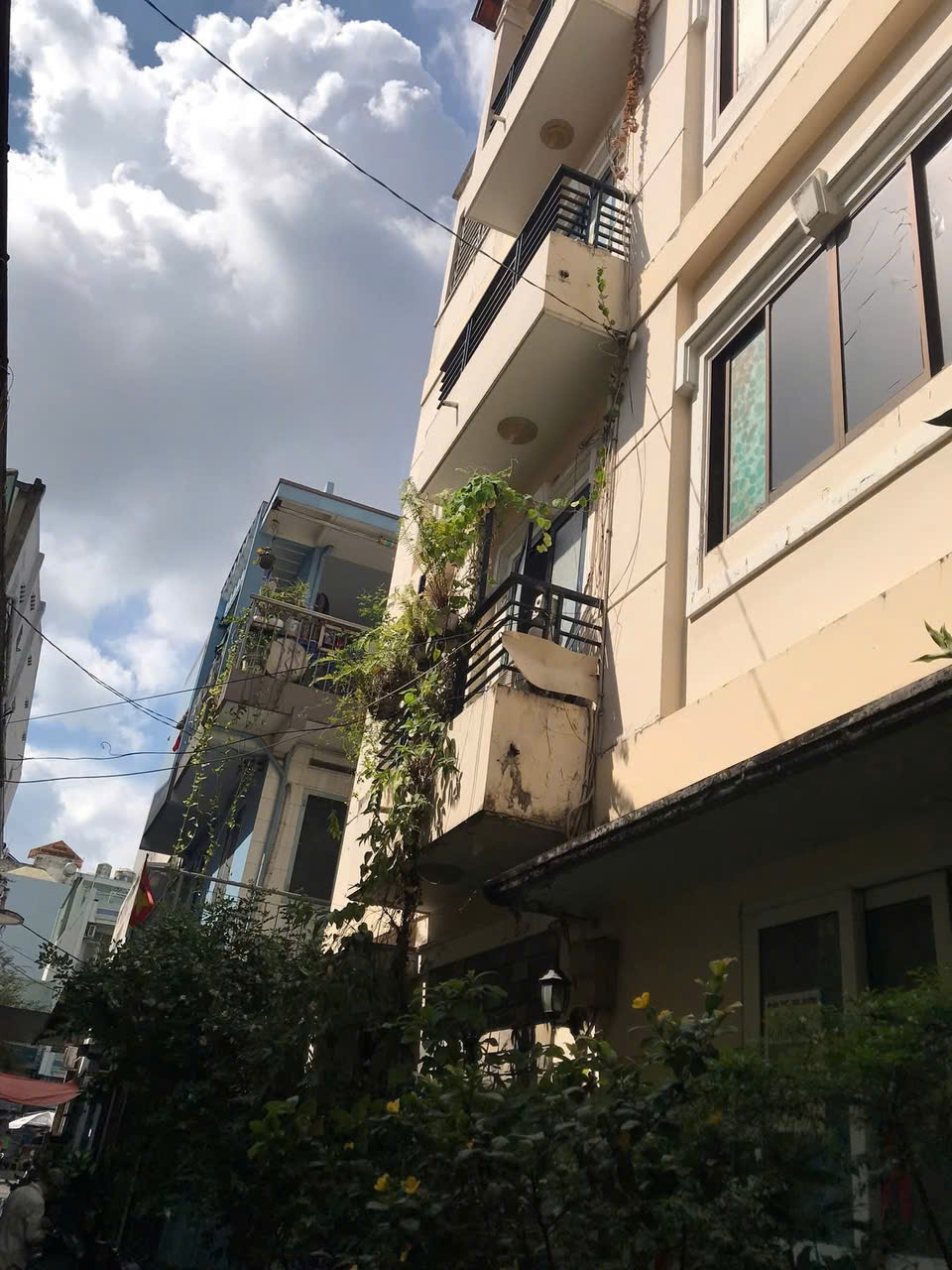 BÁN NHÀ CHÍNH CHỦ QUẬN 1 - NGANG KHỦNG 10M2