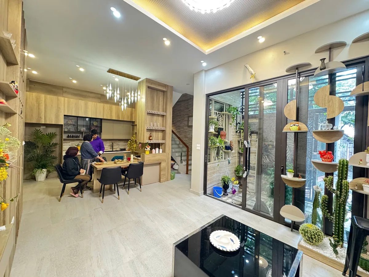 Bán Nhanh Nhà Nguyễn Văn Cừ LB 52m2, 5T, Ô Tô Đỗ Cửa, Dân Xây, Full Nội Thất - 11.x Tỷ