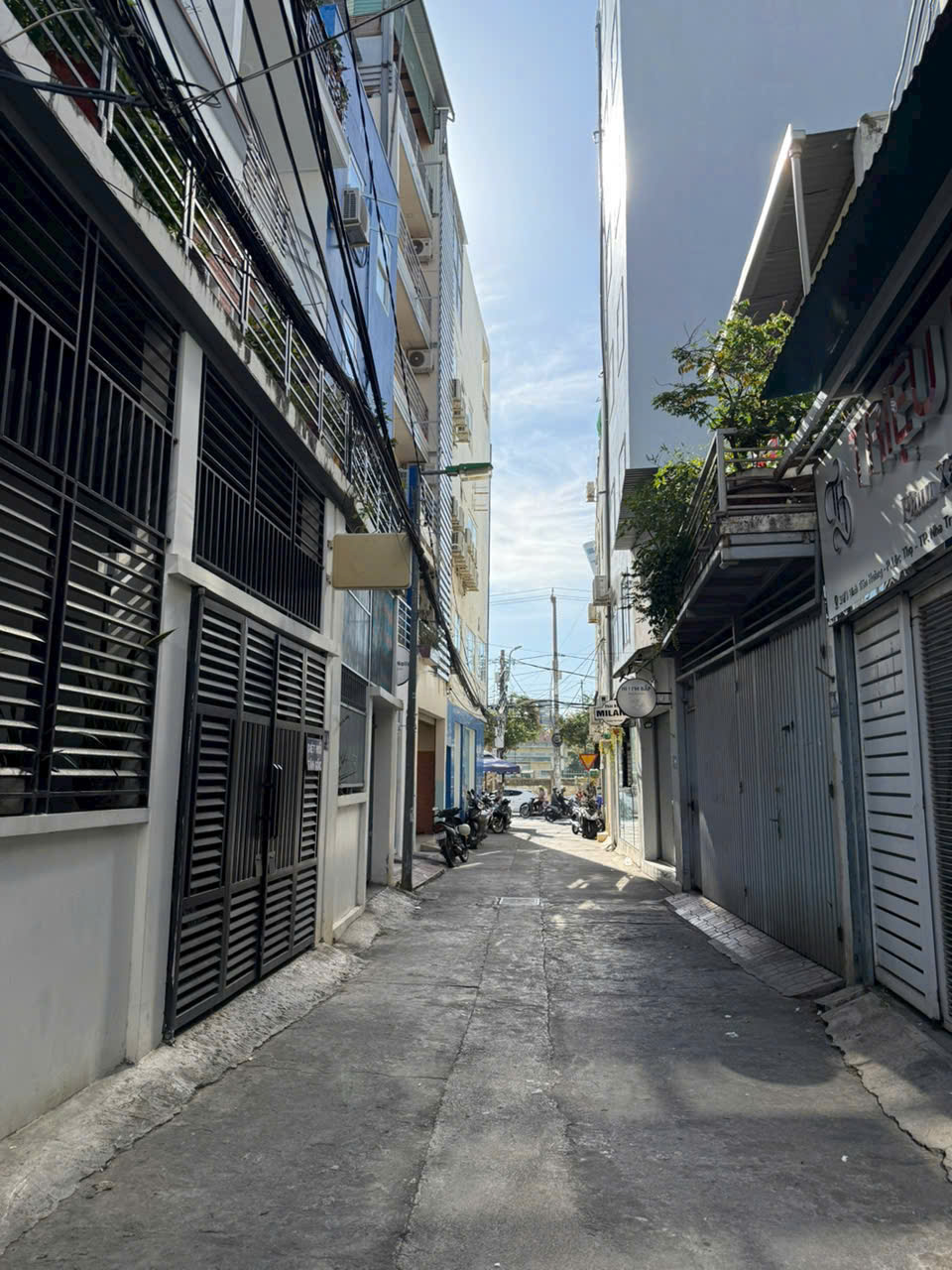 Nhà 5 tầng (p.lộc thọ cũ) trung tâm Nha Trang 
Dt 58m2 ngang 4,2m Giá: 8tỷ5 lh e Ngọc