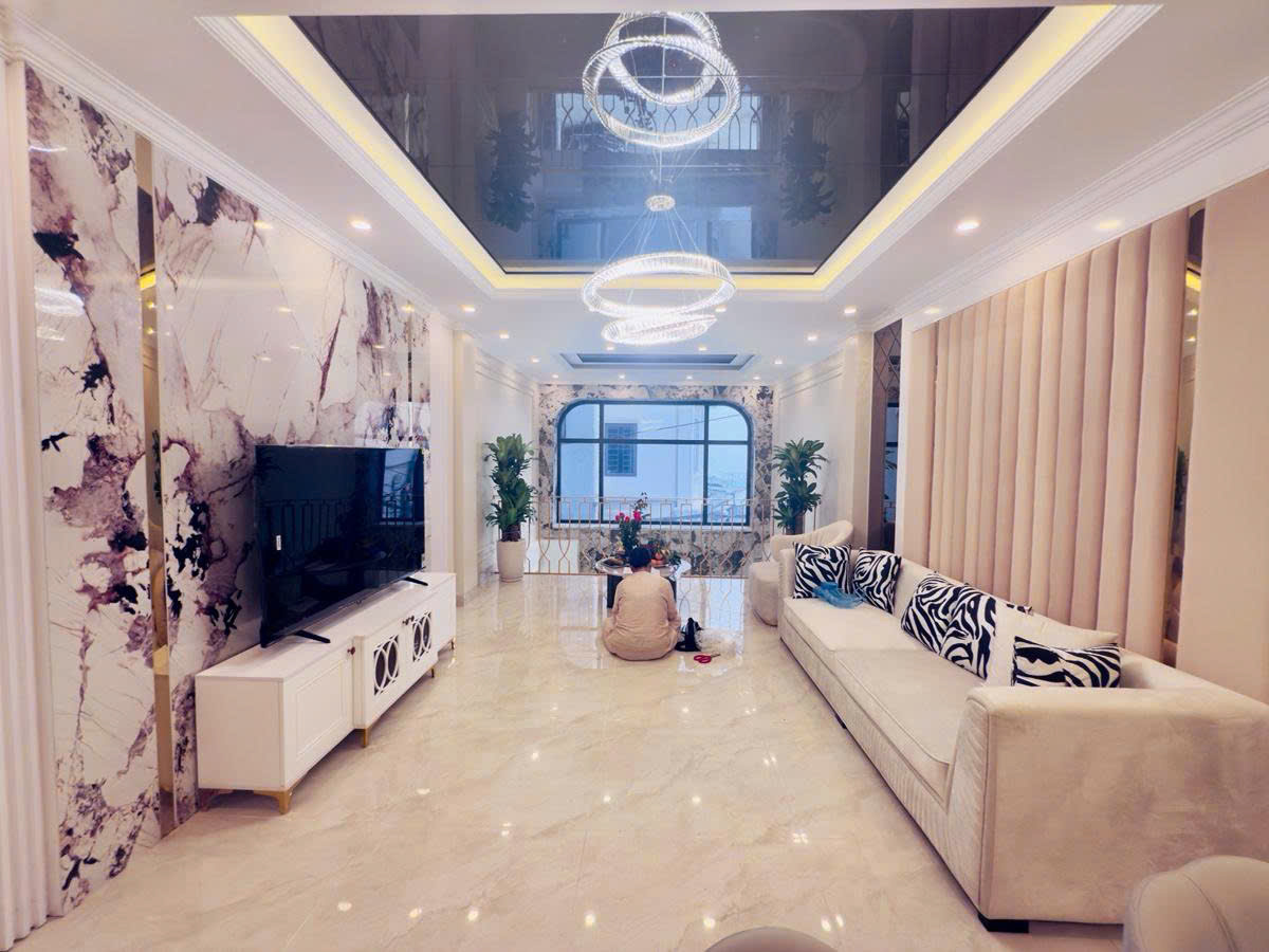 Bán nhà Ngọc Trì 62m 7 tầng MT4m lô góc 3 thoáng gara ô tô giá 18 tỷ