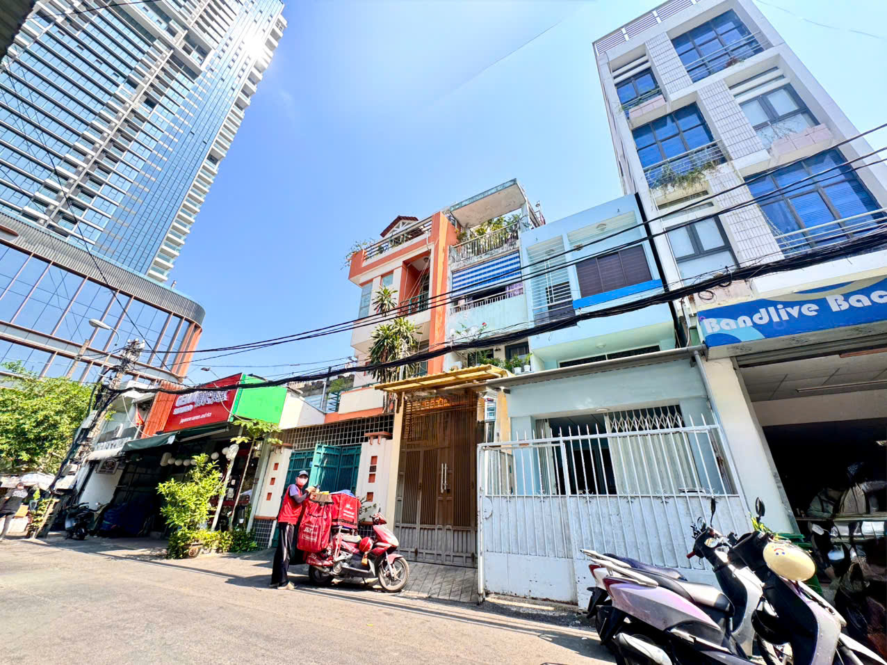 BÁN NHÀ 5 TẦNG MẶT TIỀN 10M Đ.NGUYỄN TRÃI, QUẬN 1- ĐANG KD CHDV- THU TRỌN 50TR/TH- DT 4,1M*17M VUÔNG ĐẸP- 0938676685 GIANG GIANG