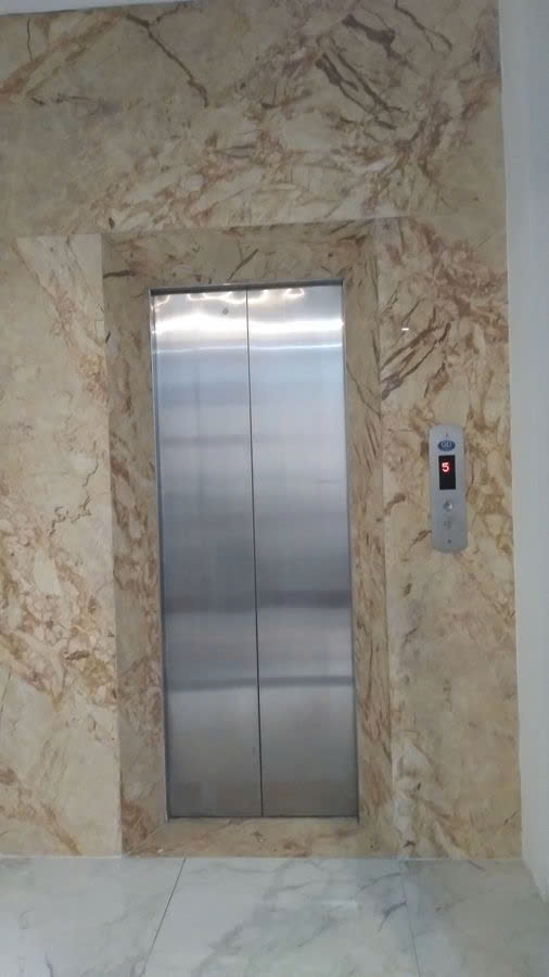 Cho thuê nhà mới, căn góc, thang máy, 95m2_ 5T; vỉa hè, Đào Tấn-32 Tr