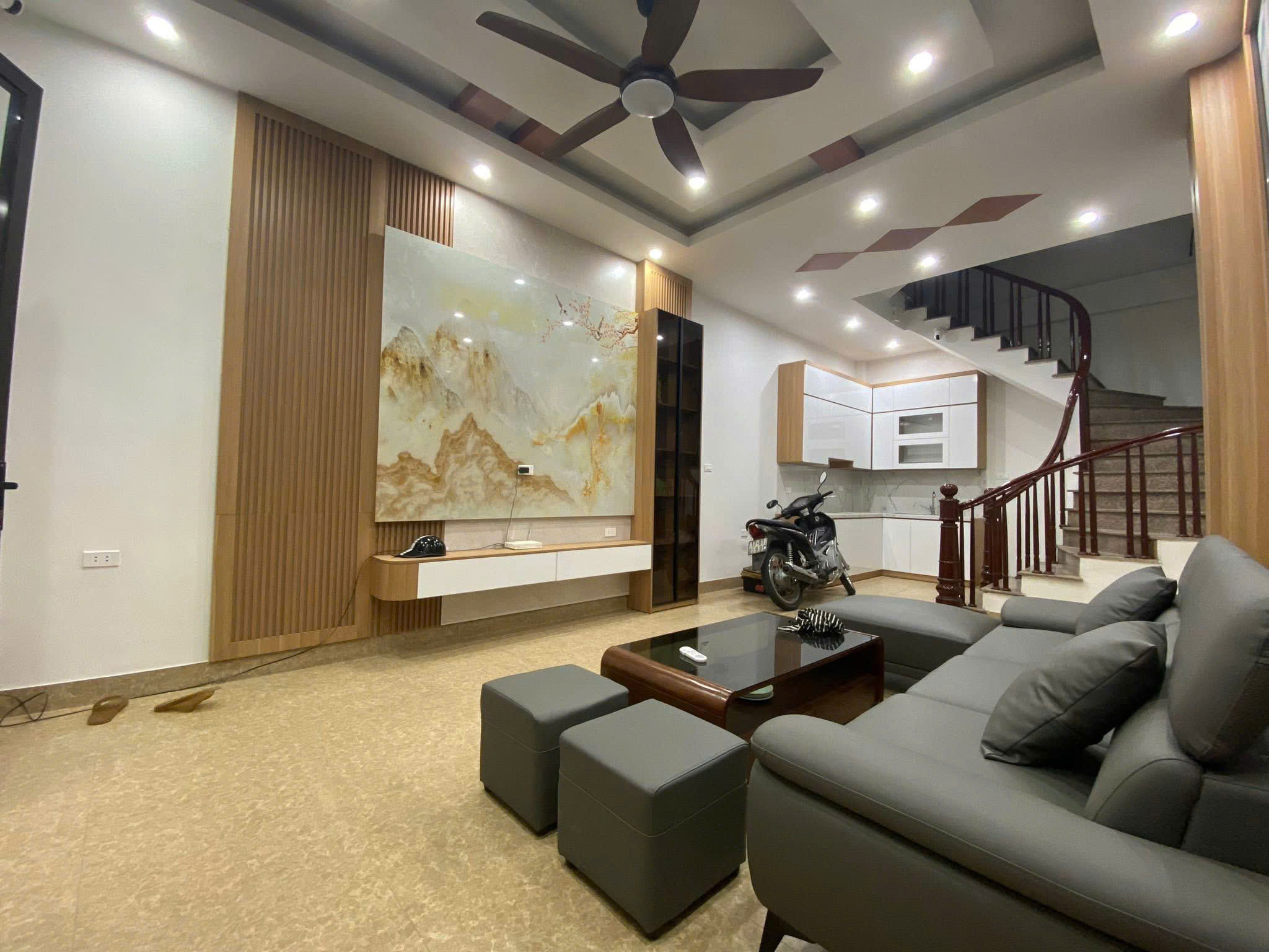 BÁN NHÀ PHỐ VĂN CAO - TRUNG TÂM BA ĐÌNH - NHÀ MỚI ĐẸP Ở NGAY - 32m2 CHƯA ĐẾN 8 TỶ